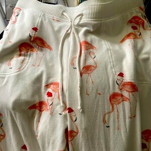 Soft jogger Hollister Flamingo in Santa hats
Worn once